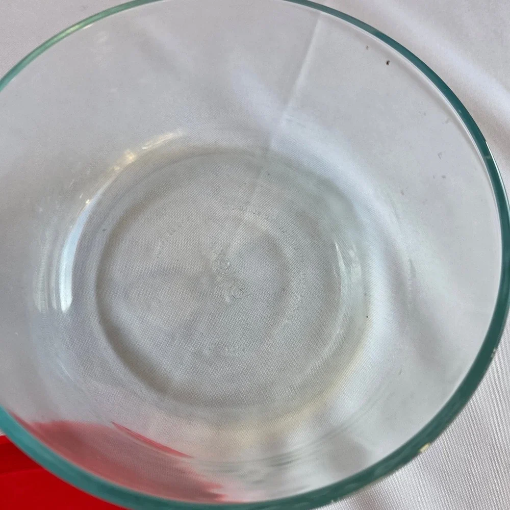 Pyrex 7402-PC 6 Cup Round Glass Food Storage Container with Red Lid 1.5 Qt